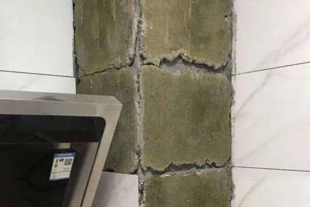 厨房墙砖空鼓怎么处理掉呢(厨房墙砖空鼓严重会掉下来吗?)